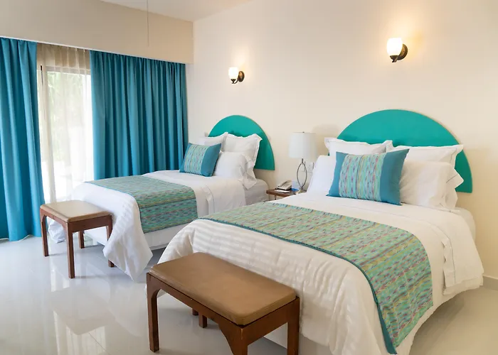 The Westmarine Waterfront Hotel